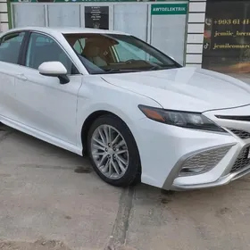 Toyota Camry 2021
