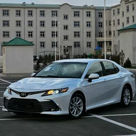 Toyota Camry 2021