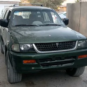 Mitsubishi Montero 1998