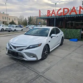 Toyota Camry 2021