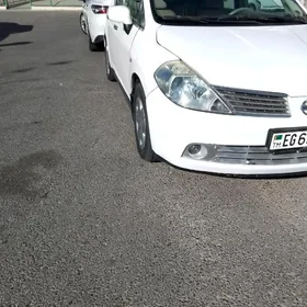Nissan Tiida 2008