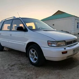 Mitsubishi Chariot 1994