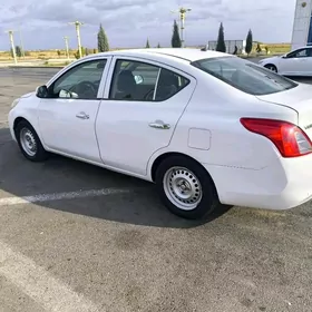 Nissan Versa 2011
