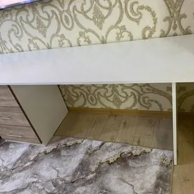 Письменный стол