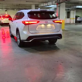 Toyota Highlander 2022
