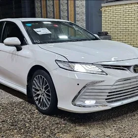 Toyota Camry 2021