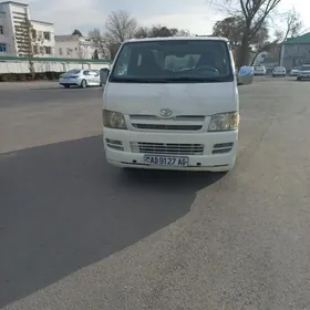 Toyota Hiace 2005