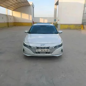 Hyundai Elantra 2022