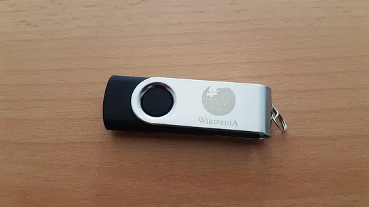 Wikipedia kümüş ýaş toýuny belleýär: Başlangyç pikirden dünýäniň iň uly ensiklopediýasyna çenli geçilen 25 ýyllyk ýol