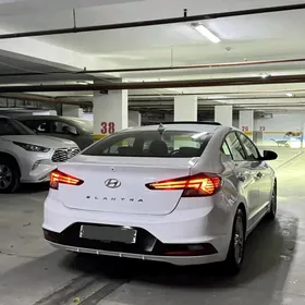 Hyundai Elantra 2019