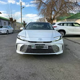 Toyota Camry Hybrid 2025