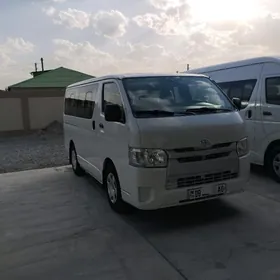 Toyota Hiace 2015