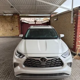 Toyota Highlander 2021