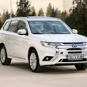 Mitsubishi Outlander 2023