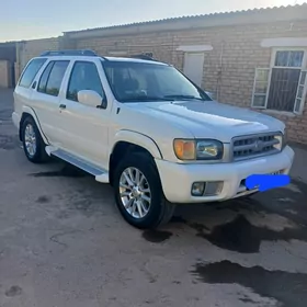 Nissan Pathfinder 2000