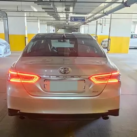 Toyota Camry 2018