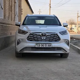 Toyota Highlander 2021