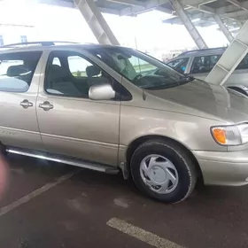 Toyota Sienna 2003