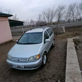 Toyota Sienna 2001