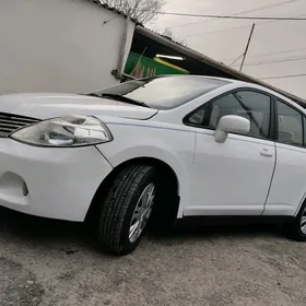 Nissan Tiida 2006