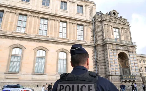 Le Parisien: Derňewçiler Luwrdan ogurlanan gymmatbaha zatlaryň saklanan ýerini tapdylar