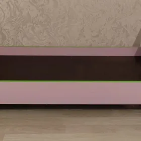 Çaga krowat sadigada bolýar