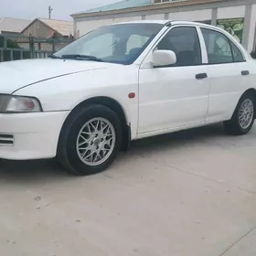 Mitsubishi Lanser 1998