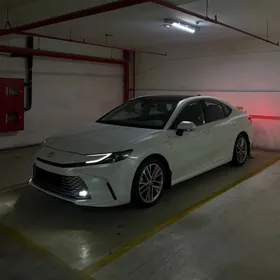Toyota Camry 2025