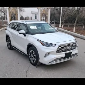 Toyota Highlander 2021