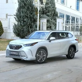 Toyota Highlander 2021