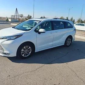 Toyota Sienna 2021