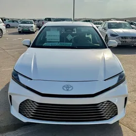 Toyota Camry 2025