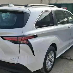 Toyota Sienna 2022