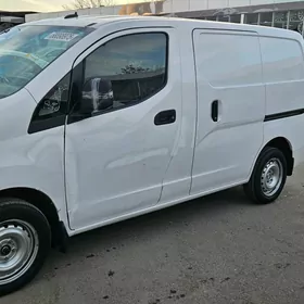 Nissan NV200 2021