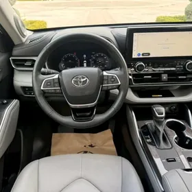 Toyota Highlander 2020