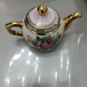 фарфоровый чайник маленький .