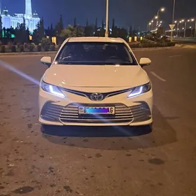 Toyota Camry Hybrid 2021