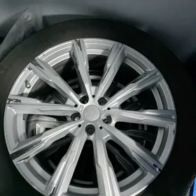 Bmw X5 G05     275/45/R20