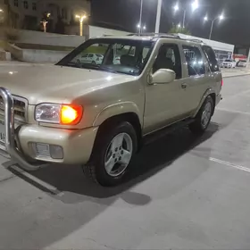 Nissan Pathfinder 2000