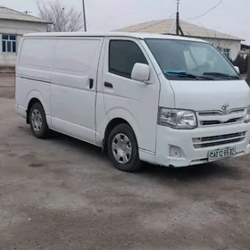Toyota Hiace 2010