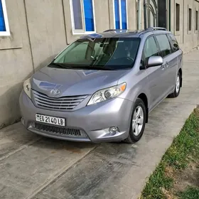 Toyota Sienna 2010