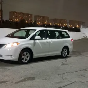 Toyota Sienna 2011