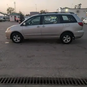 Toyota Sienna 2004