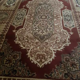 Ковер в хорошем состоянии