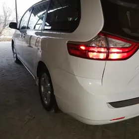 Toyota Sienna 2016