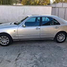 Mercedes-Benz E320 1996