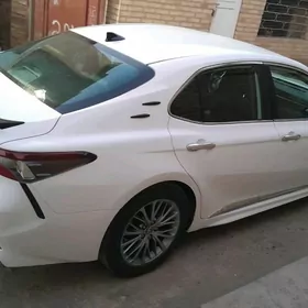 Toyota Camry 2021