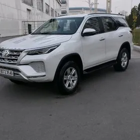 Toyota Fortuner 2023