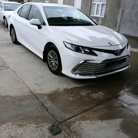 Toyota Camry 2021
