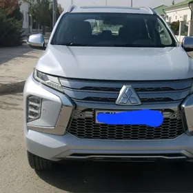 Mitsubishi Pajero 2020